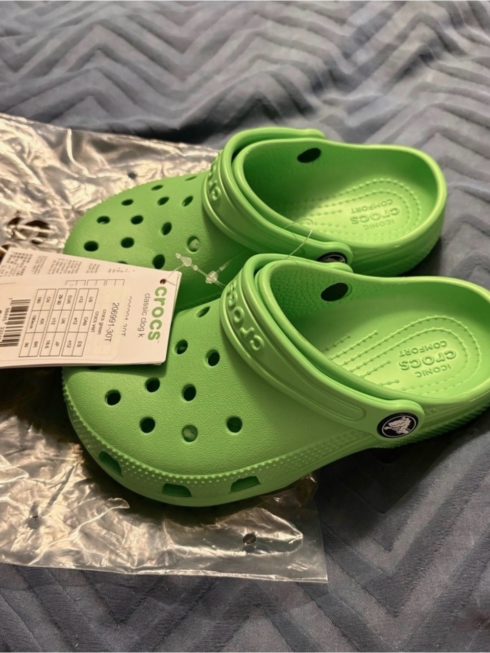 Crocs NWT Toddler Child
Bright Green Classic Clog Size
12 🐊